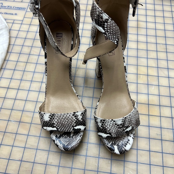 Didifu Size 9 new brown snake  Design Platform Heels - Picture 2 of 3